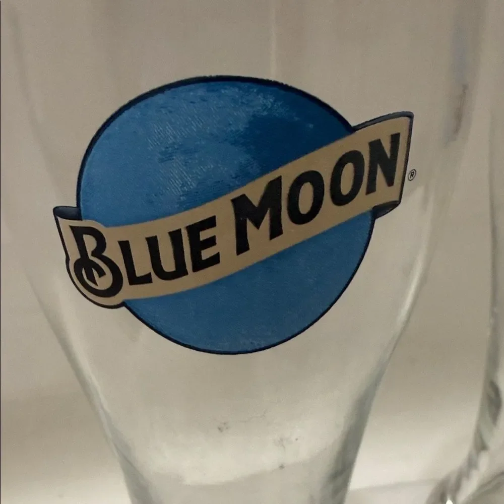 Blue Moon Wheat Beer 16 Oz 2 Glasses Clear Blue Logo 8 In Tall 2 1/2 In Round